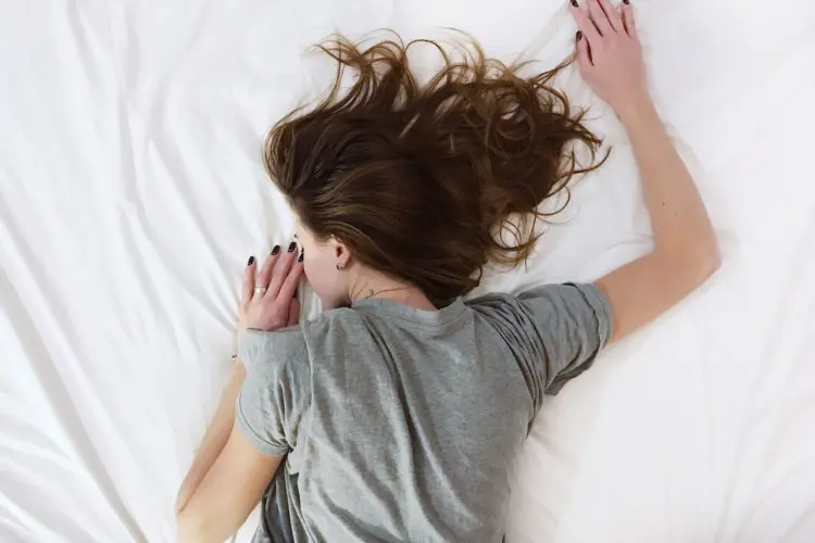 teeth grinding symptoms - woman sleeping