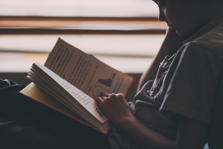 dental health for kids - boy reading