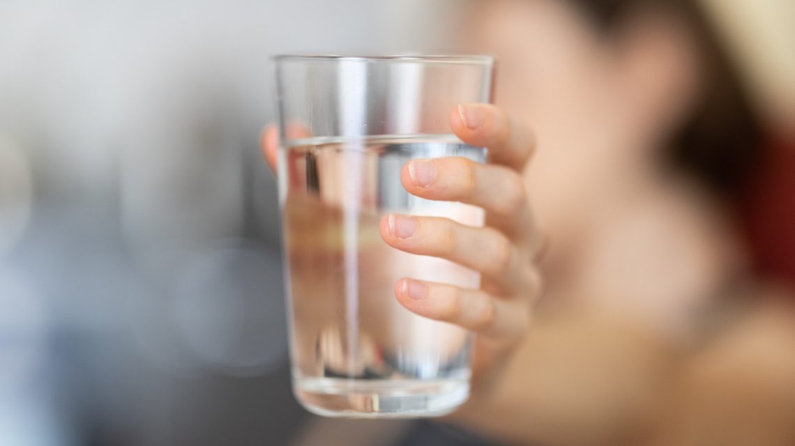 is water good for your teeth -- glass of water