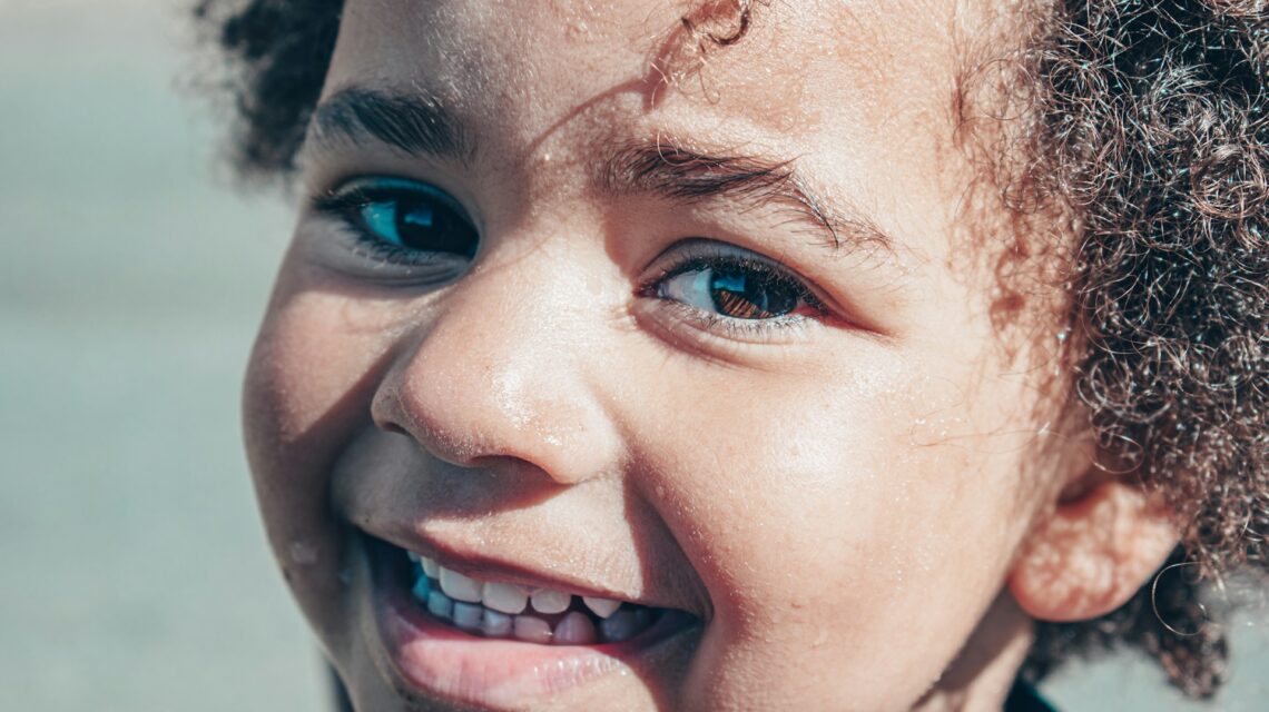 child with large smile - choosing a toothbrush for a child